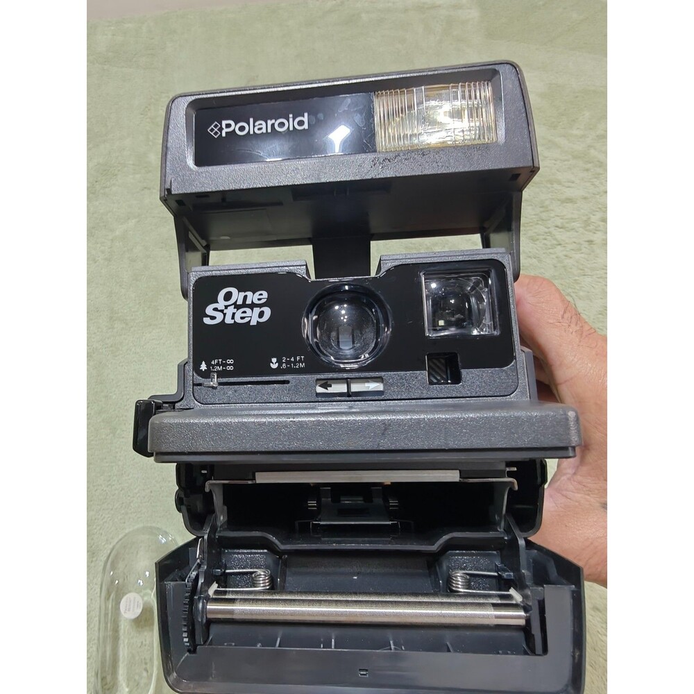 Vtg Polaroid OneStep CloseUp Instant Film Camera Tested Black 600 Film Express